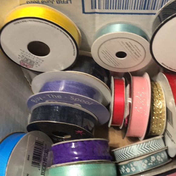 NEW WRAPPED VARIOUS RIBBON 41 SPOOLS MOSTLY GROSGRAIN AND A FEW SATIN - Picture 5 of 6